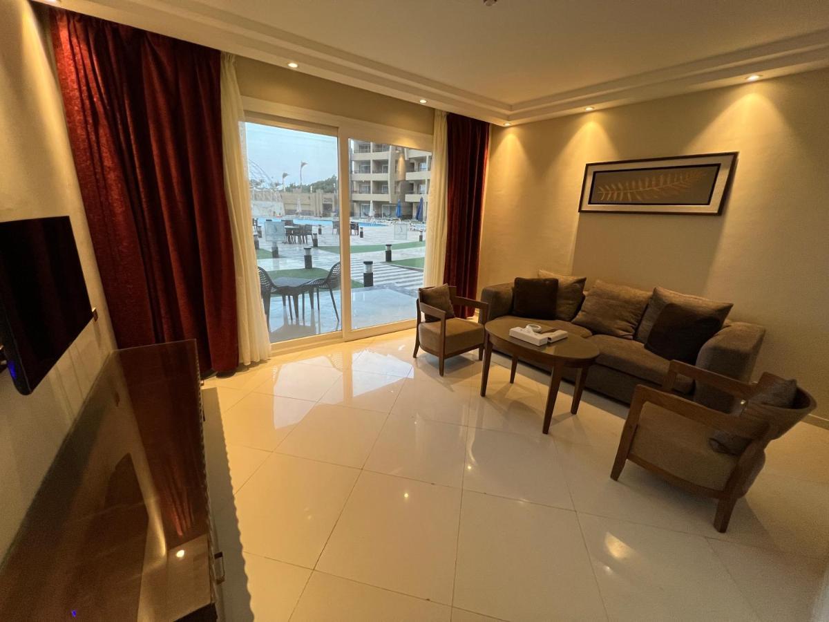 Hotel Grand Ocean El Sokhna Ain Sukhna Exterior foto A living room in a hotel suite